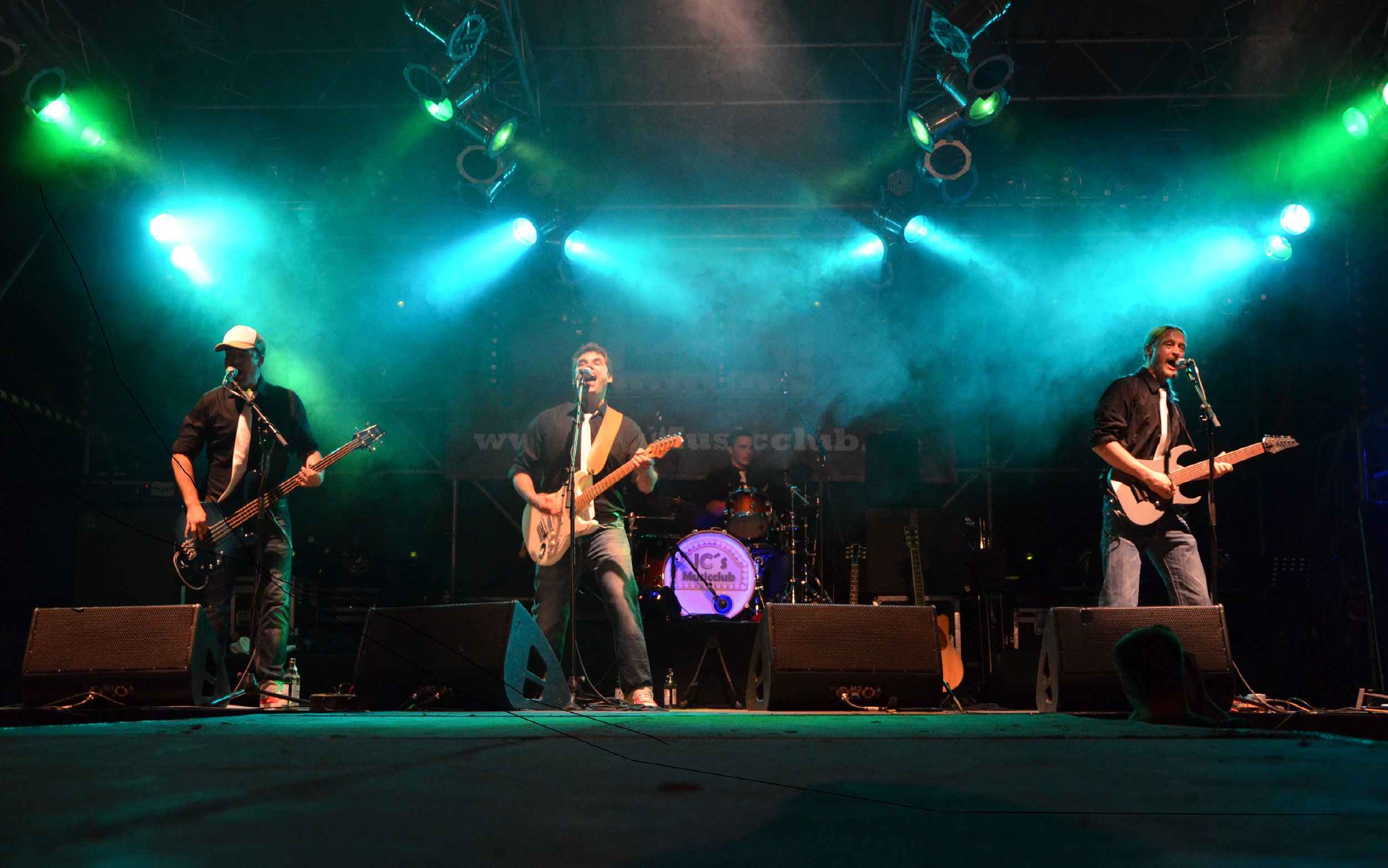 Chessys-Musicclub- live auf der Bühne-Eventband-Pforzheim, Stuttgart, Karlsruhe und Süddeutschland